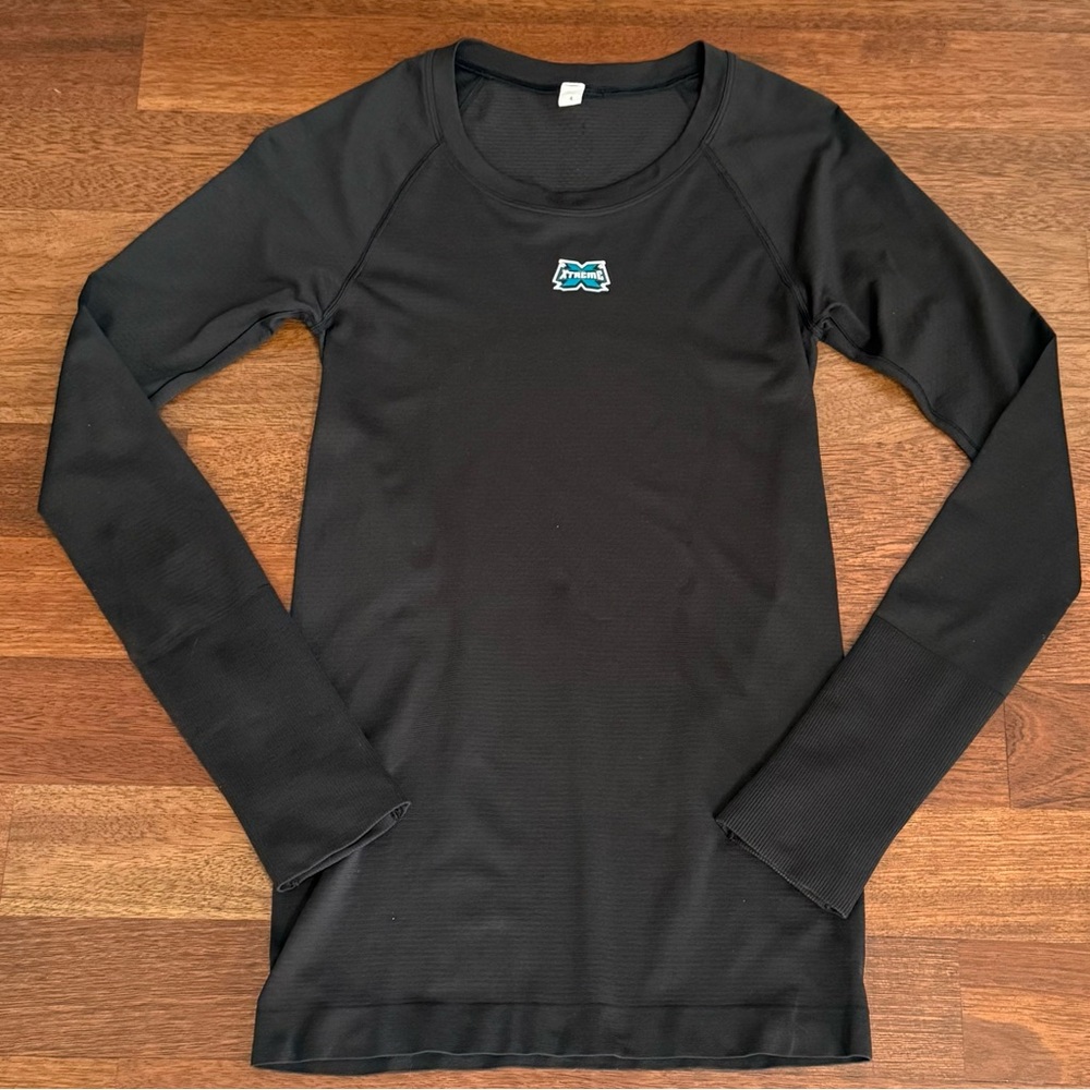 lululemon Swiftly Tech Long-Sleeve Shirt in Black - Size 4